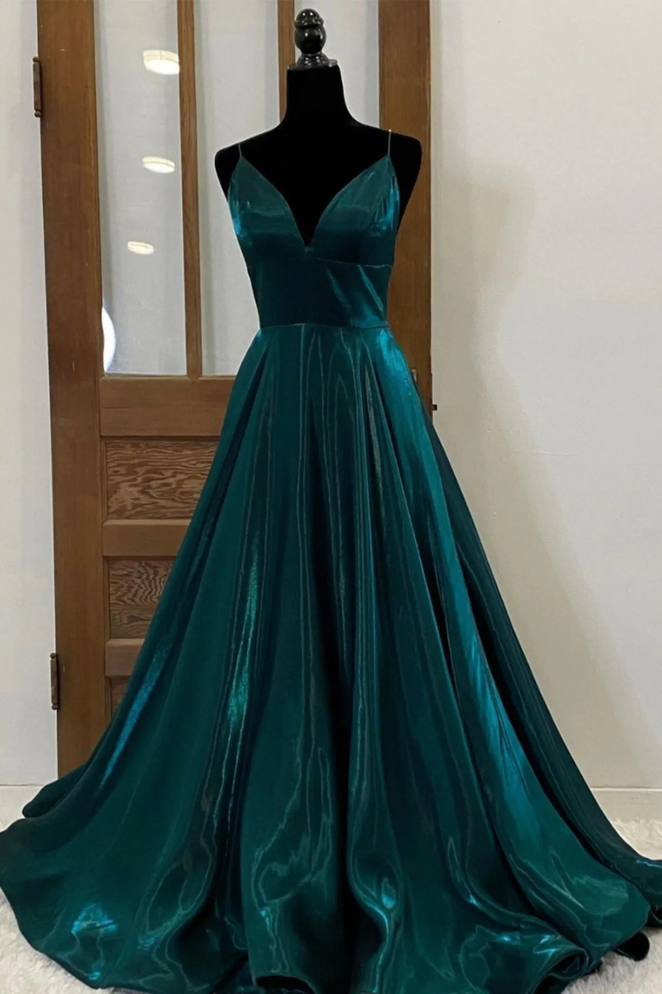 Green Satin Long Prom Dresses Simple V-Neck Evening Dresses